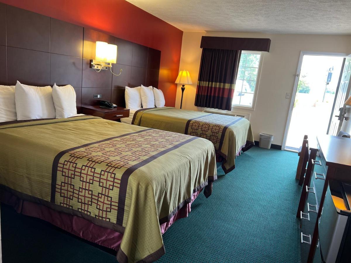 Surry Inn - Dobson ภายนอก รูปภาพ