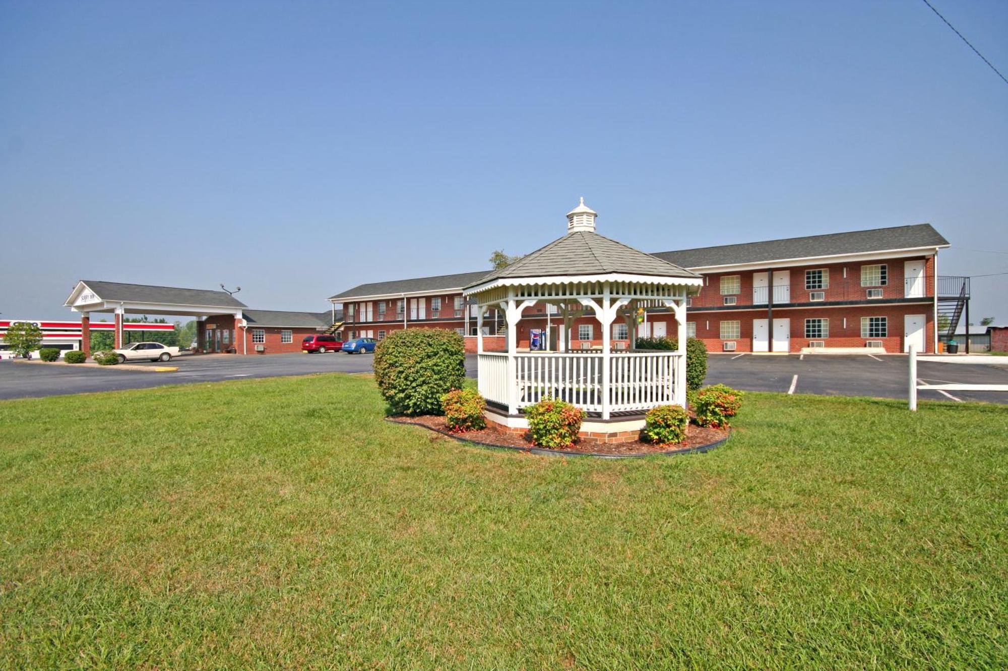 Surry Inn - Dobson ภายนอก รูปภาพ