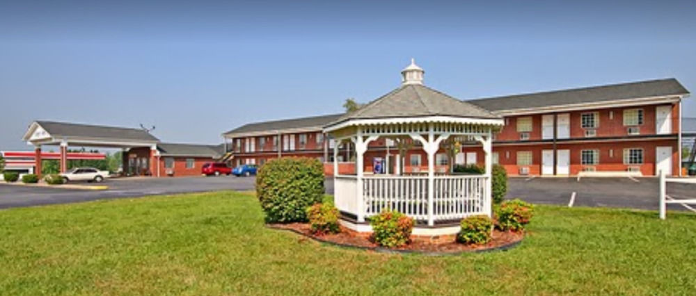 Surry Inn - Dobson ภายนอก รูปภาพ
