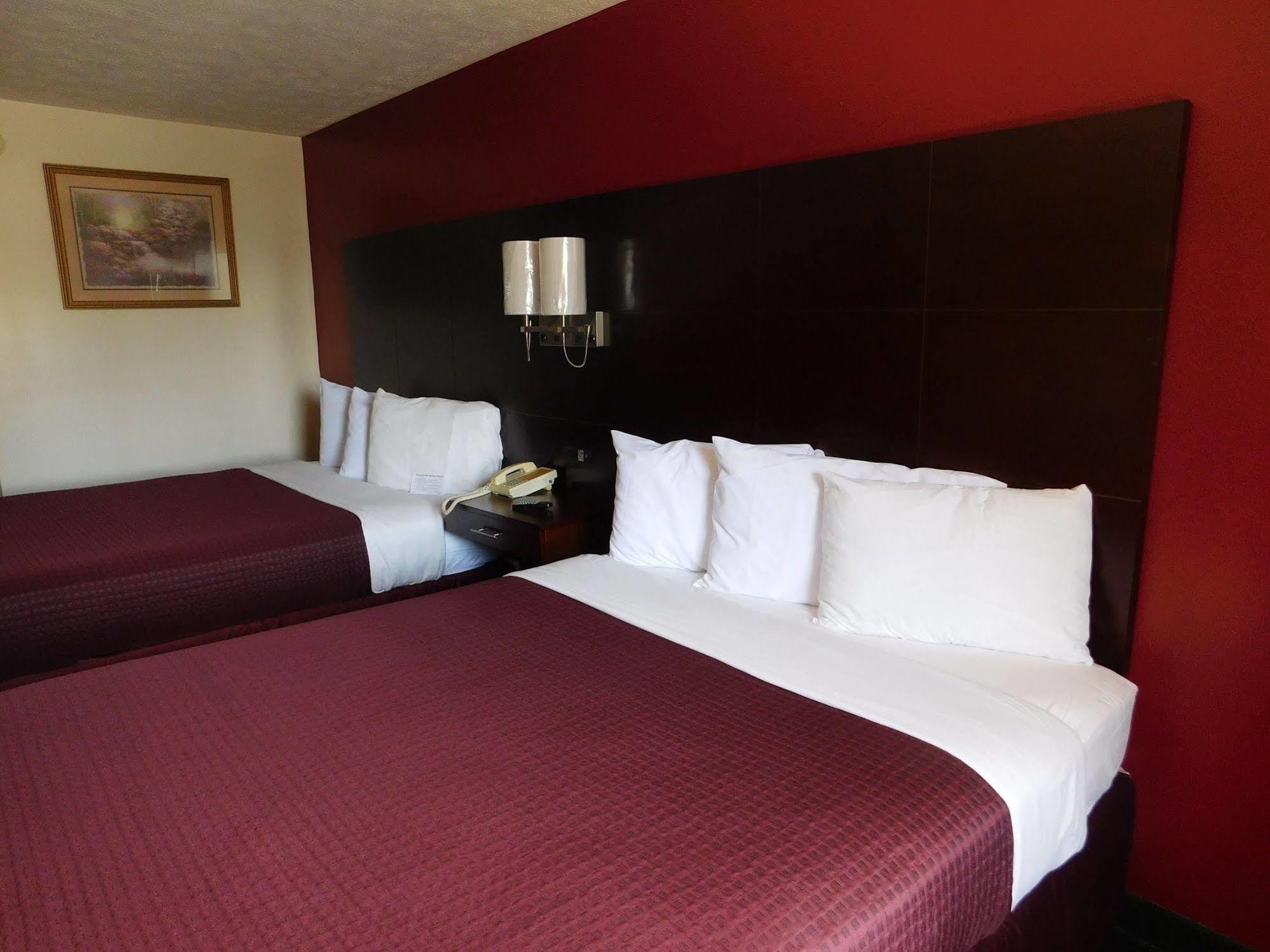 Surry Inn - Dobson ภายนอก รูปภาพ